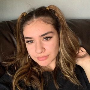 Meet your Posher, Priscila